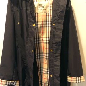Women’s Burberry raincoat w/ removable wool liner